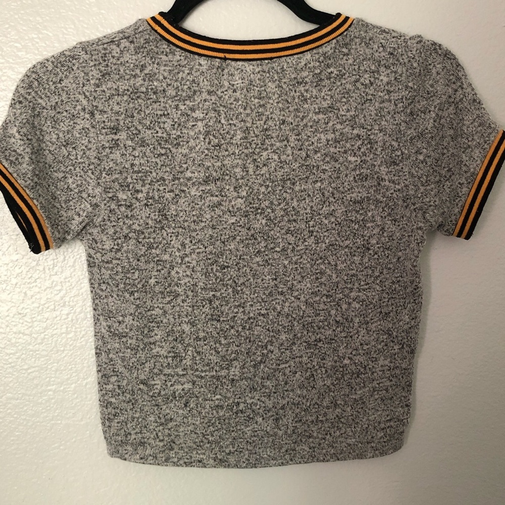 Gray and yellow fitted croptop